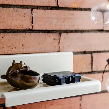 Apartment Art With Treasure Hunt, Free Parking & Self Check-in *