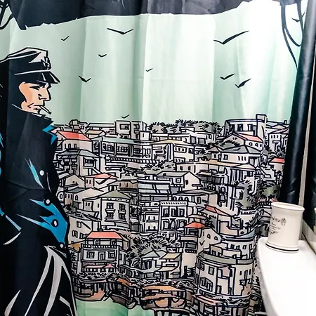 Art With Treasure Hunt, Free Parking & Self Check-in Apartment