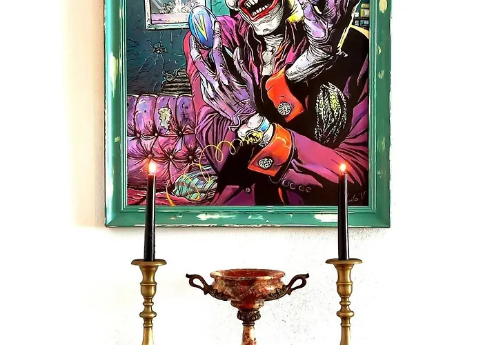 Art With Treasure Hunt, Free Parking & Self Check-in Apartment