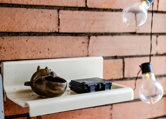 Apartment Art With Treasure Hunt, Free Parking & Self Check-in *