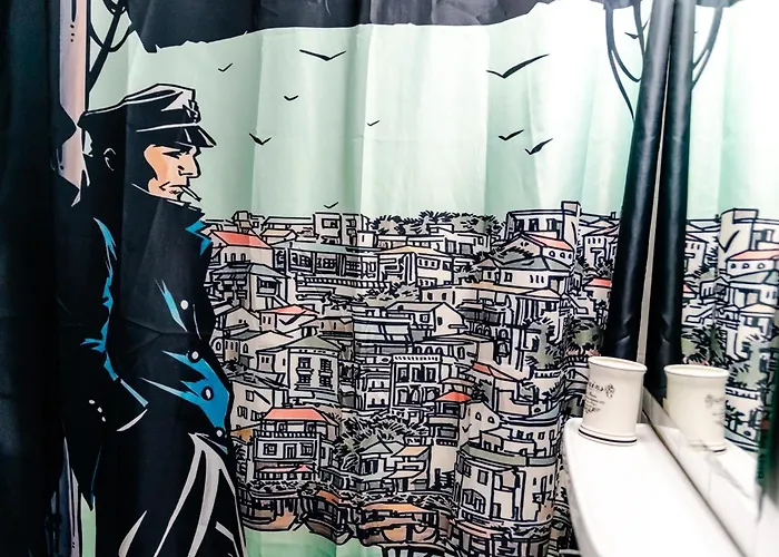 Art With Treasure Hunt, Free Parking & Self Check-in Apartment