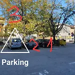 Art With Treasure Hunt, Free Parking & Self Check-in *