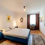 Art With Treasure Hunt, Free Parking & Self Check-in Apartment *