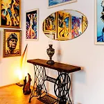 Art With Treasure Hunt, Free Parking & Self Check-in Apartamento *