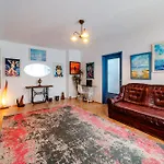 Art With Treasure Hunt, Free Parking & Self Check-in * Constanţa