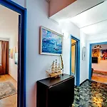 Art With Treasure Hunt, Free Parking & Self Check-in