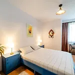 Apartment Art With Treasure Hunt, Free Parking & Self Check-in *