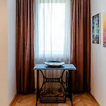 Apartment Art With Treasure Hunt, Free Parking & Self Check-in