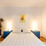 Apartment Art With Treasure Hunt, Free Parking & Self Check-in