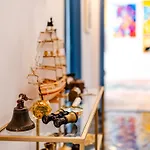 Art With Treasure Hunt, Free Parking & Self Check-in Apartment *