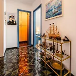 Art With Treasure Hunt, Free Parking & Self Check-in Apartment *
