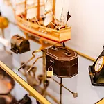 Apartment Art With Treasure Hunt, Free Parking & Self Check-in *