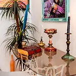 Art With Treasure Hunt, Free Parking & Self Check-in Apartment Constanta