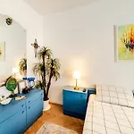 Art With Treasure Hunt, Free Parking & Self Check-in Apartment *