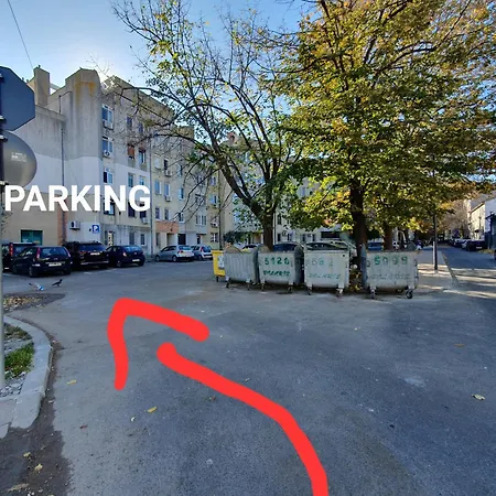 Art With Treasure Hunt, Free Parking & Self Check-in Apartment Constanta