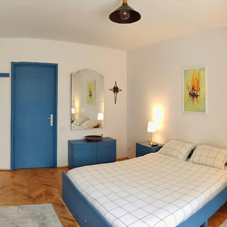 Live In An Art Gallery - Location Constanta