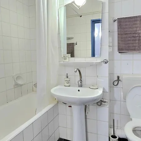 Apartment Live In An Art Gallery - Location *