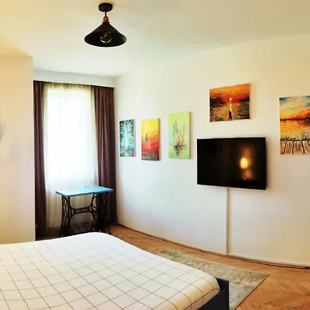 Live In An Art Gallery - Location Constanta