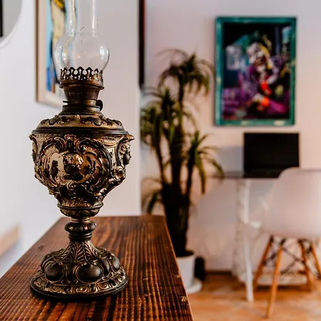 Art With Treasure Hunt, Free Parking & Self Check-in Apartment *