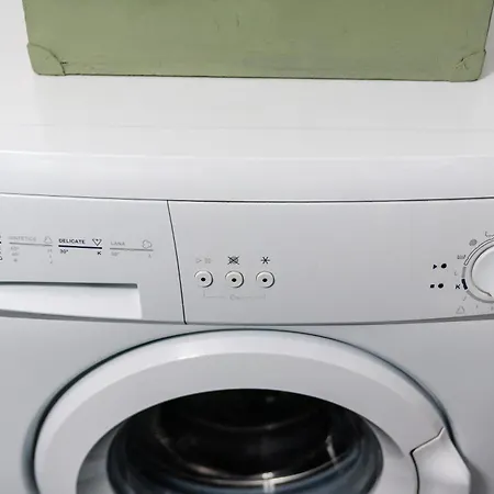 Art With Treasure Hunt, Free Parking & Self Check-in *