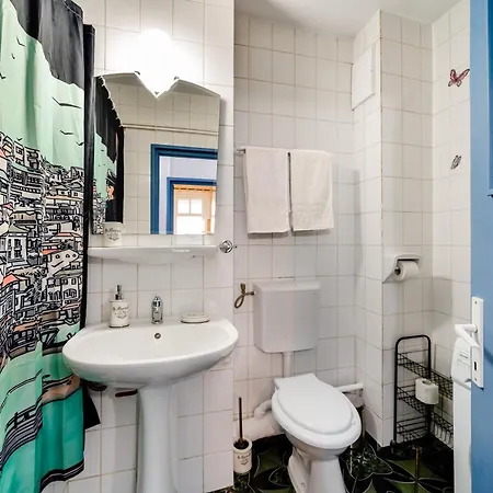 Apartment Art With Treasure Hunt, Free Parking & Self Check-in