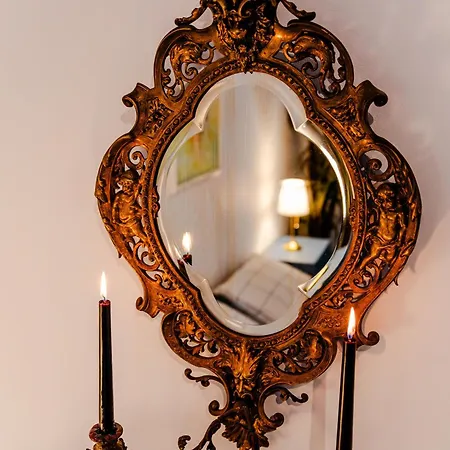 Art With Treasure Hunt, Free Parking & Self Check-in *