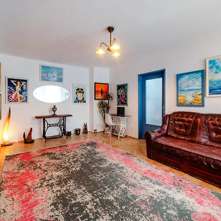 Art With Treasure Hunt, Free Parking & Self Check-in * Constanta