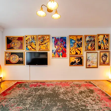 Art With Treasure Hunt, Free Parking & Self Check-in Apartment *