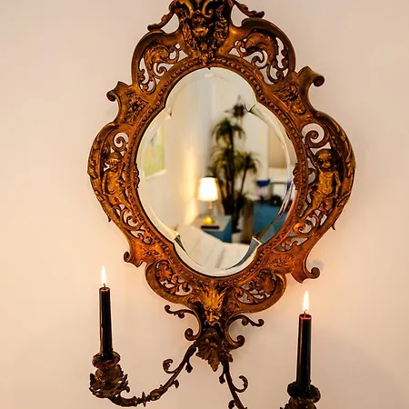 Art With Treasure Hunt, Free Parking & Self Check-in *