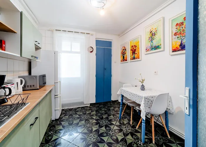 Art With Treasure Hunt, Free Parking & Self Check-in * Constanţa