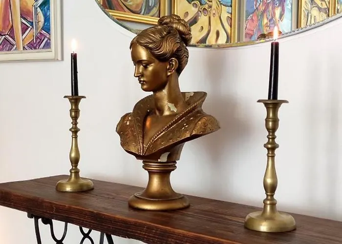 Art With Treasure Hunt, Free Parking & Self Check-in Constanţa